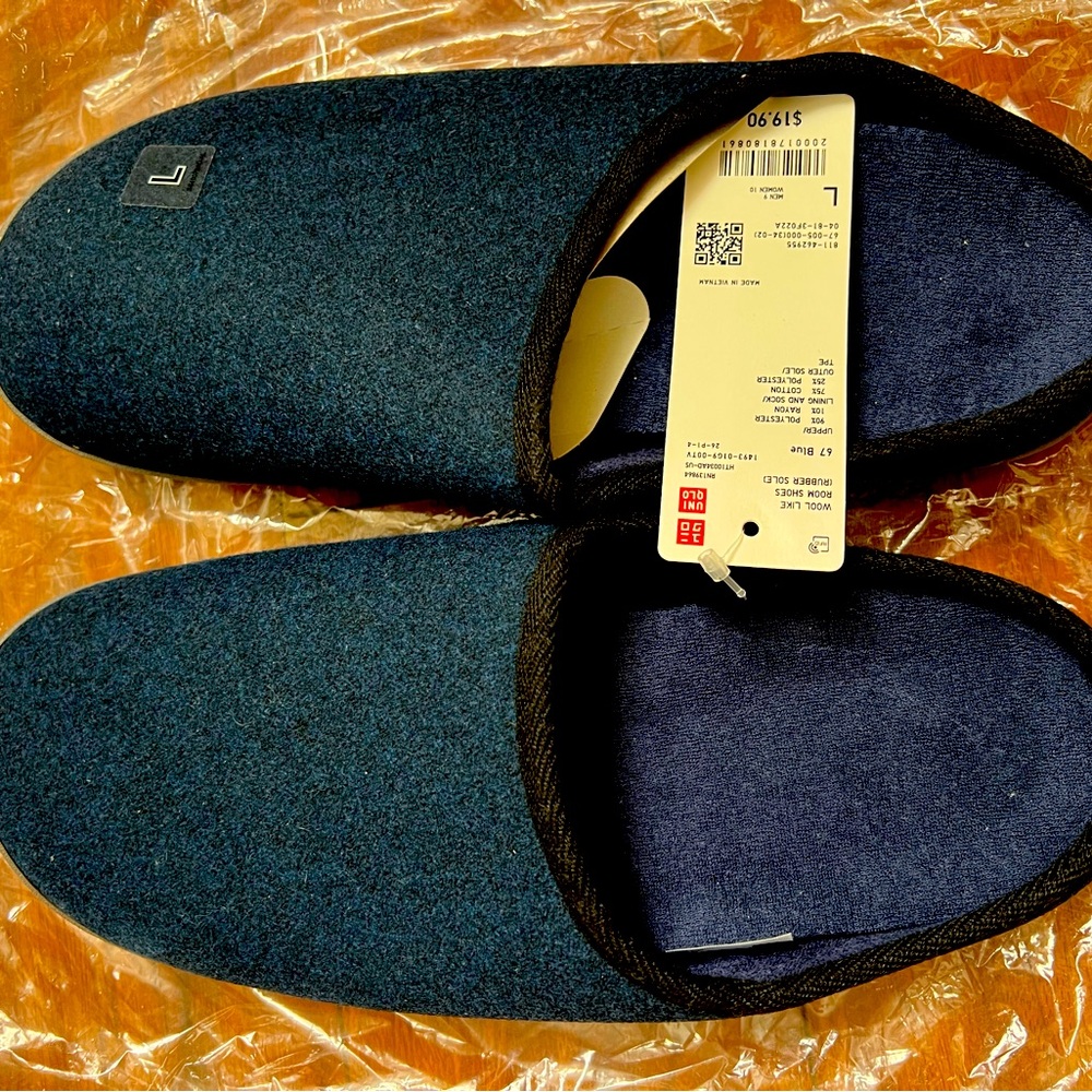 Wool like room shoes